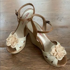 Pink & Pepper Sandals Size 7.5 with straw flower